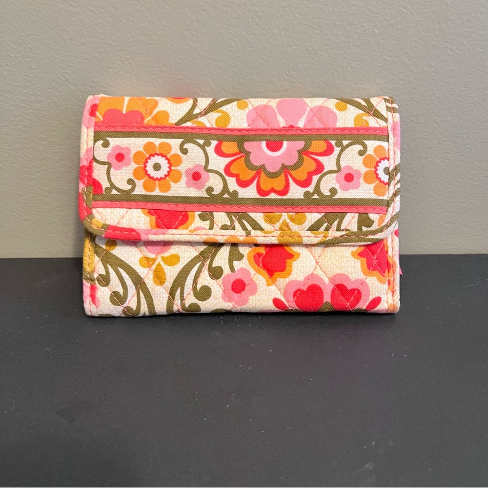 Vera Bradley Riley Compact Wallet in Folkloric